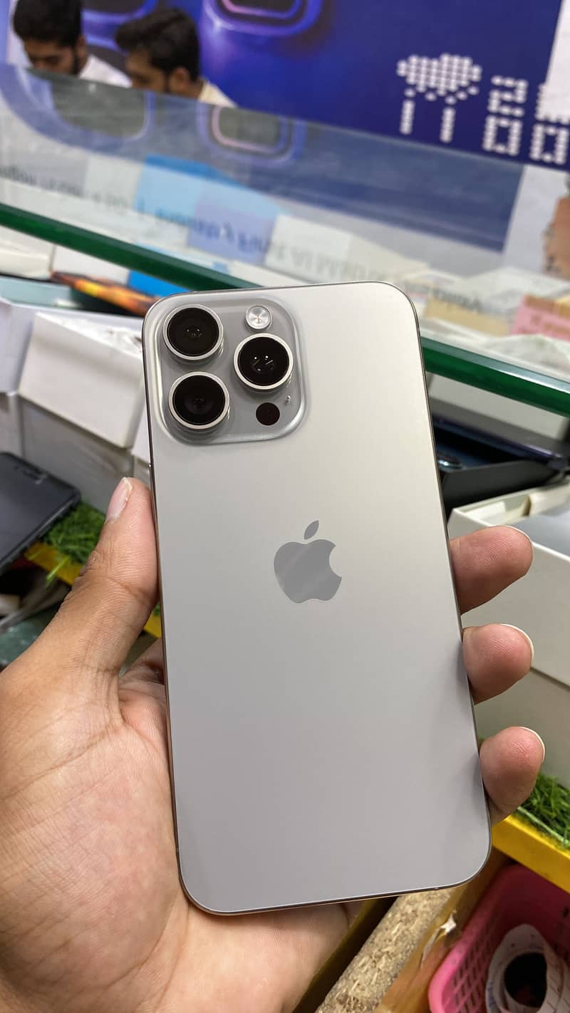 Apple iPhone 15 Pro Max 1