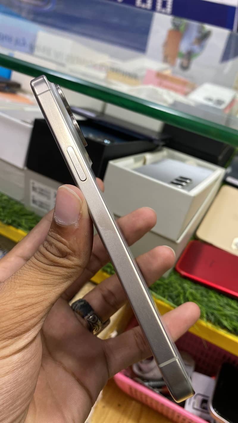 Apple iPhone 15 Pro Max 3