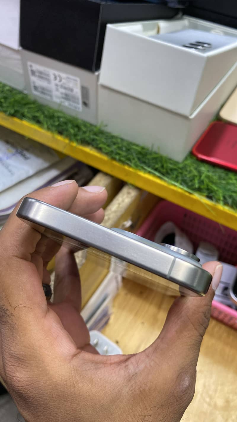 Apple iPhone 15 Pro Max 4