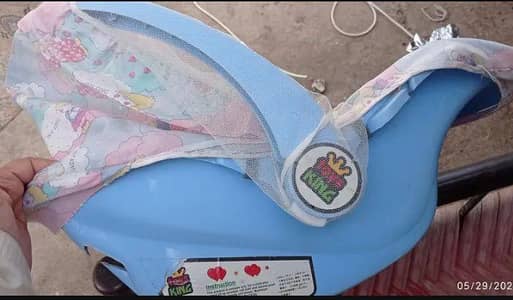 Baby carry cot with mosquito net like new