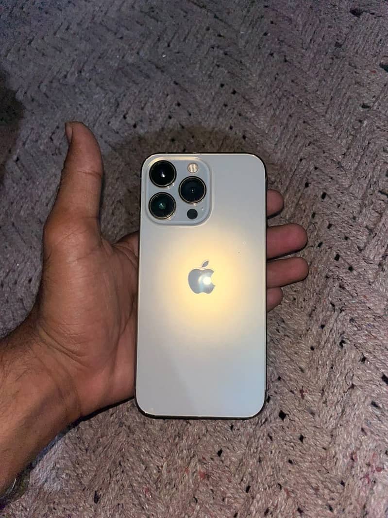 Apple iPhone 13 Pro 4