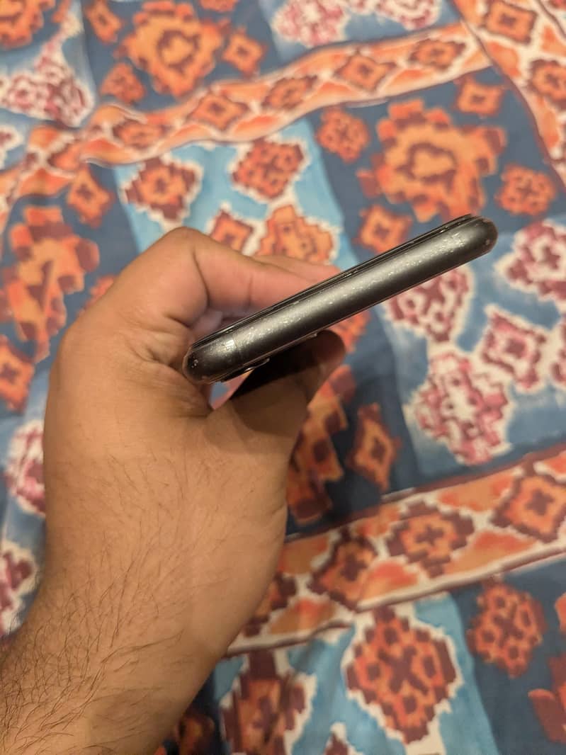 Apple iPhone 11 jv 4