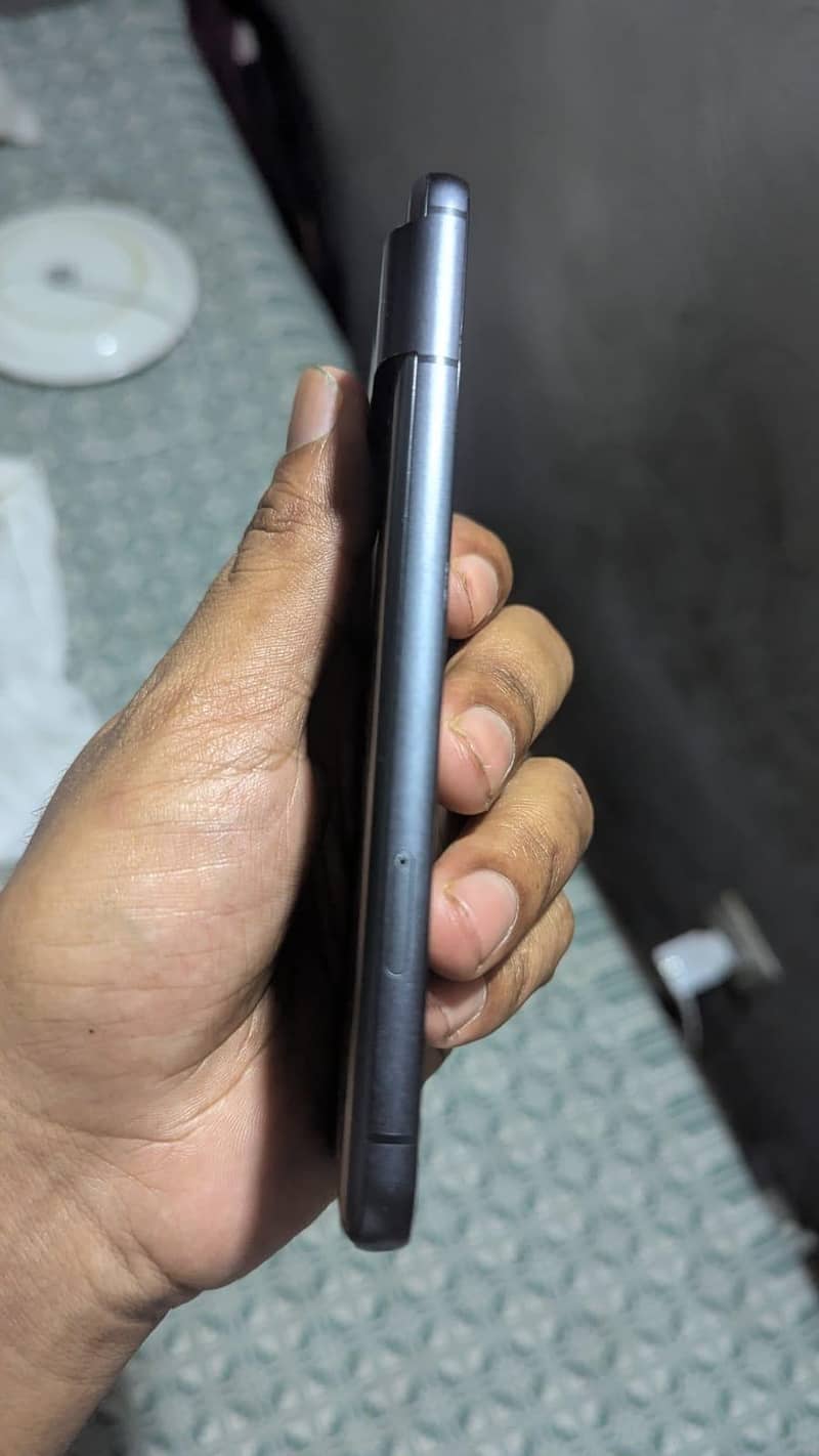 Google pixel 8 4