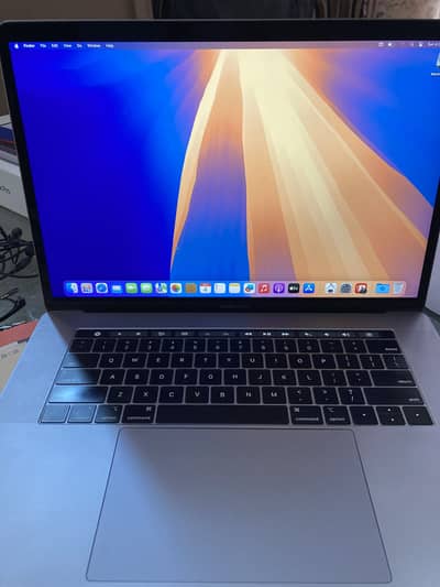 Apple Macbook pro Touchbar 2019 - Core i7 - 16GB -512Gb 4Gb graphics