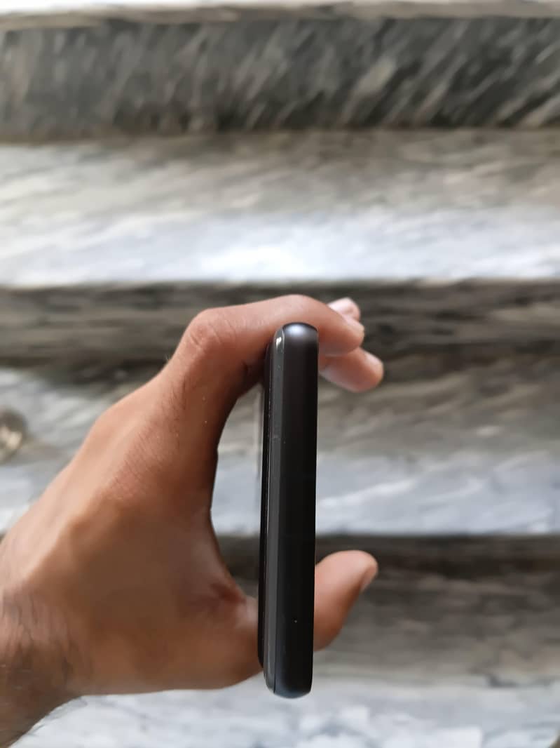 Google Pixel 7a 5