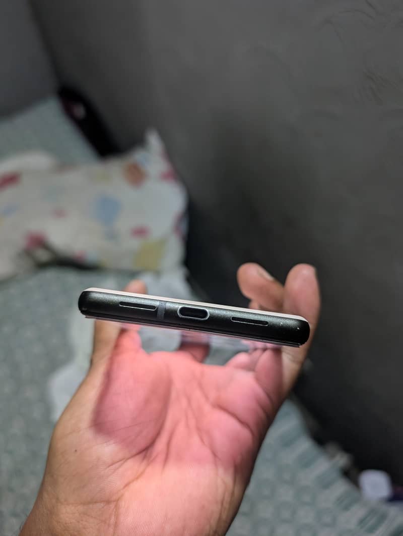 Google Pixel 6 4
