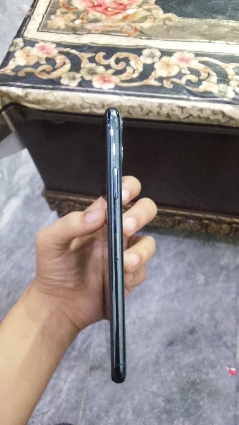 Apple iPhone 11 Pro Max 4