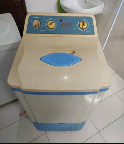 Spin dryer in good condition.