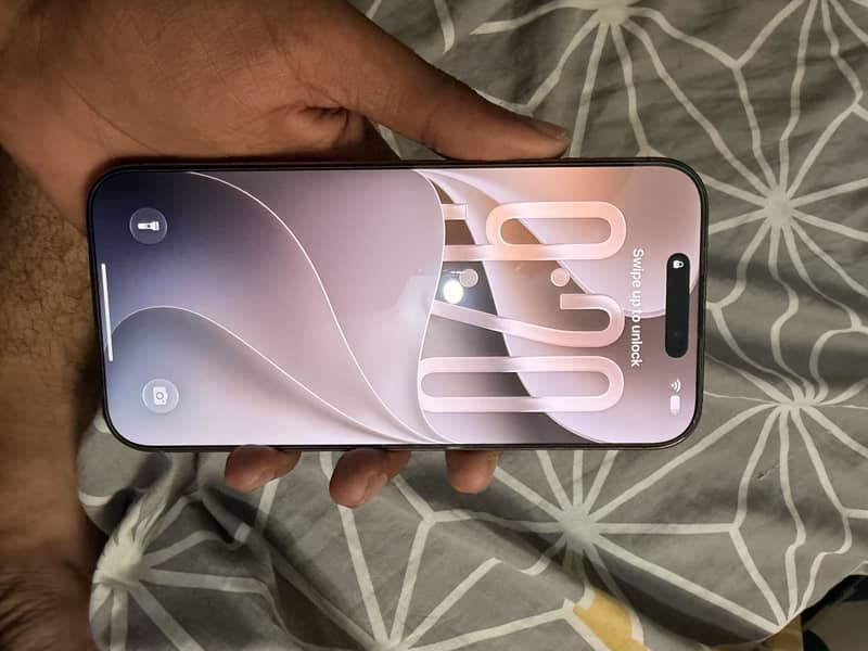 Apple iPhone 16 Pro Max 4
