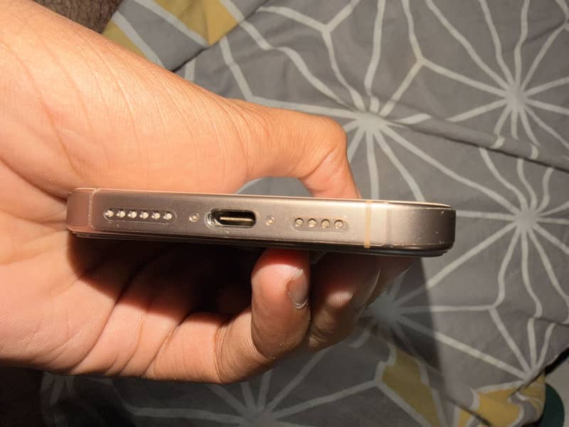 Apple iPhone 16 Pro Max 5