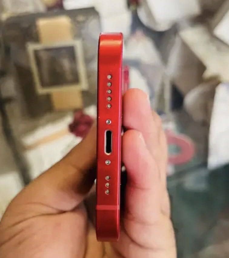 IPhone 13 4