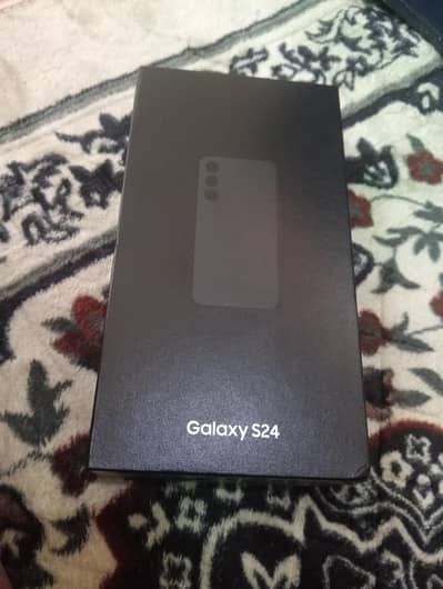 Samsung Mobile S24 box pack brand new non active  4 month sim time