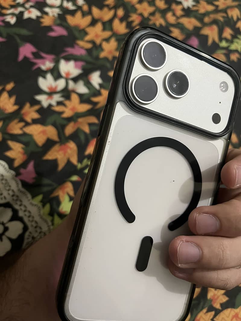 Apple iPhone 17 Pro Max 1
