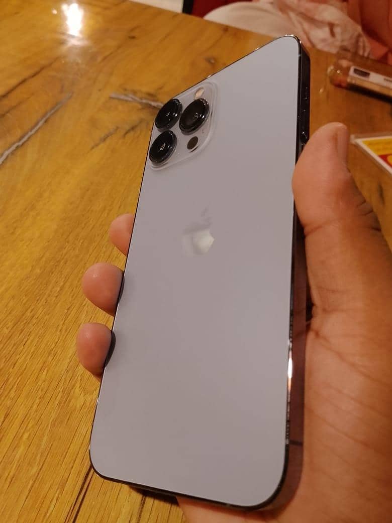 Apple iPhone 13 Pro Max 1