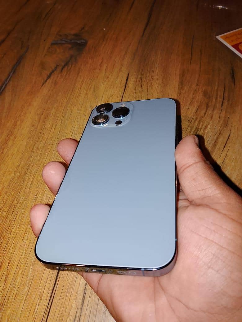 Apple iPhone 13 Pro Max 4