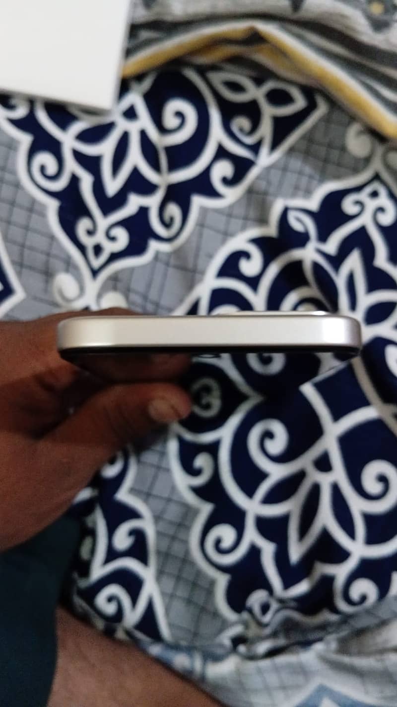 Realme C100 2