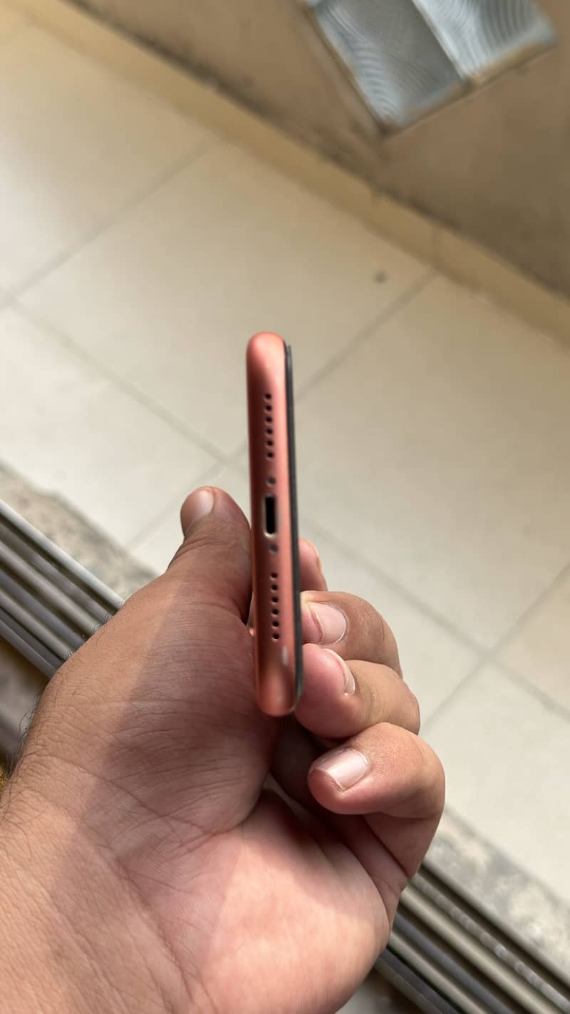 Apple iPhone XR 4