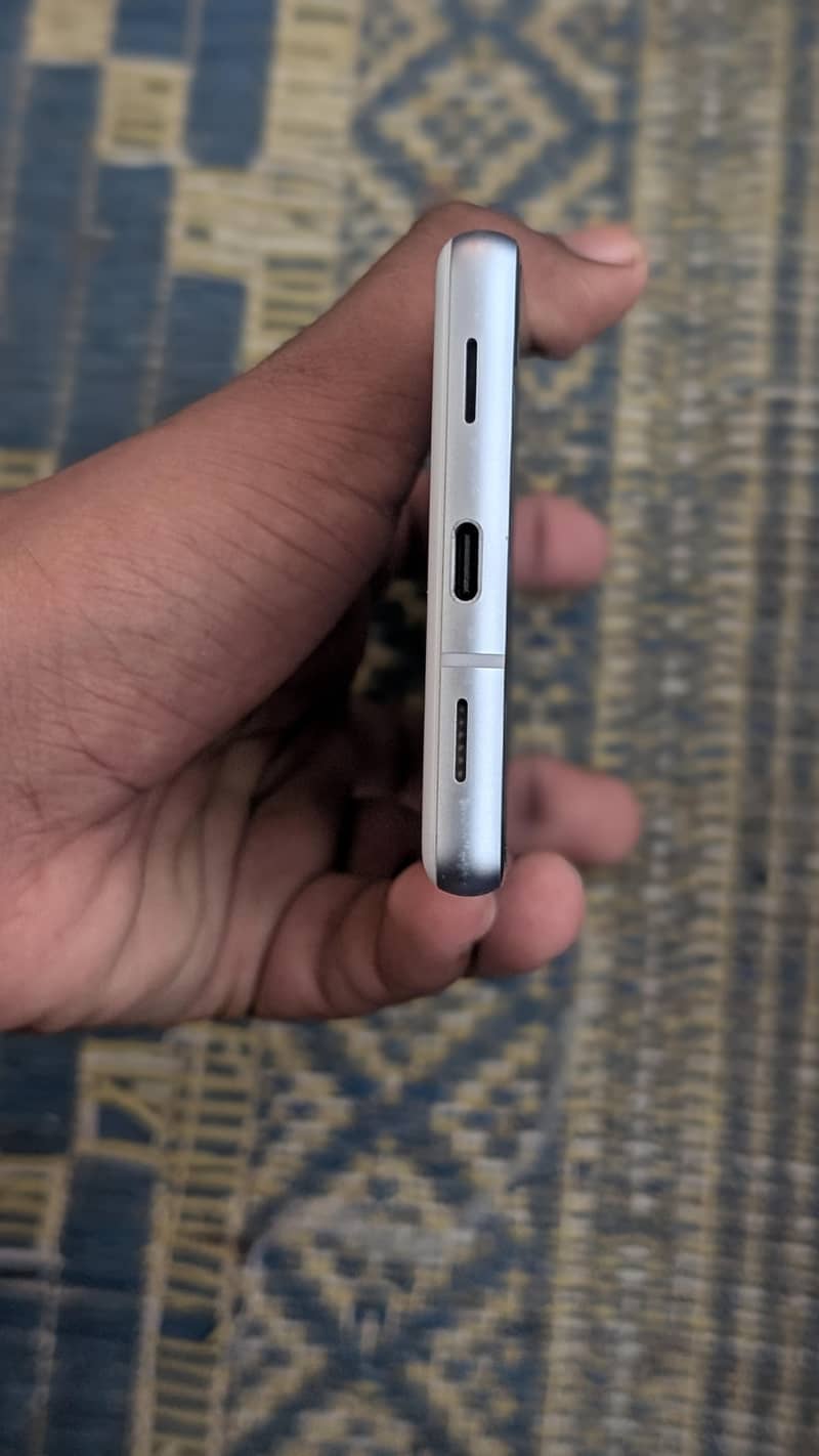 Google Pixel 7a 4