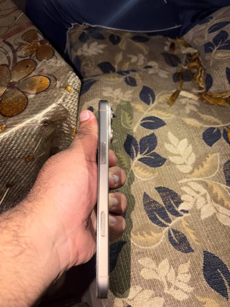 Apple iPhone 16 Pro Max 3