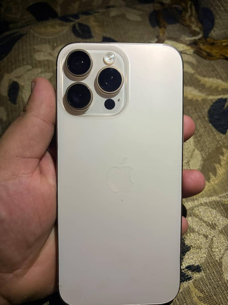 Apple iPhone 16 Pro Max 5