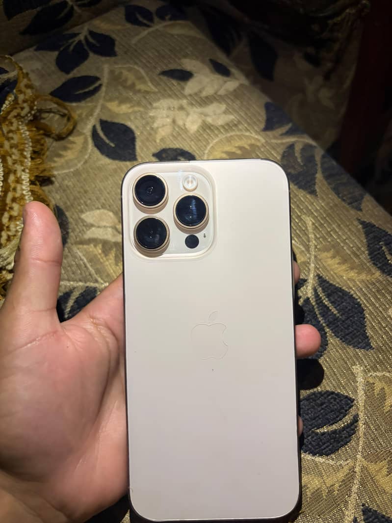 Apple iPhone 16 Pro Max 6