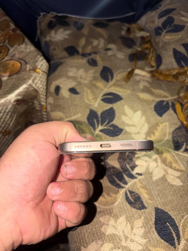 Apple iPhone 16 Pro Max 7