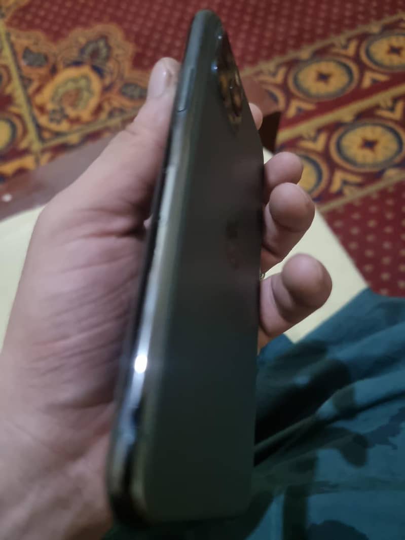 Apple iPhone 11 Pro 3