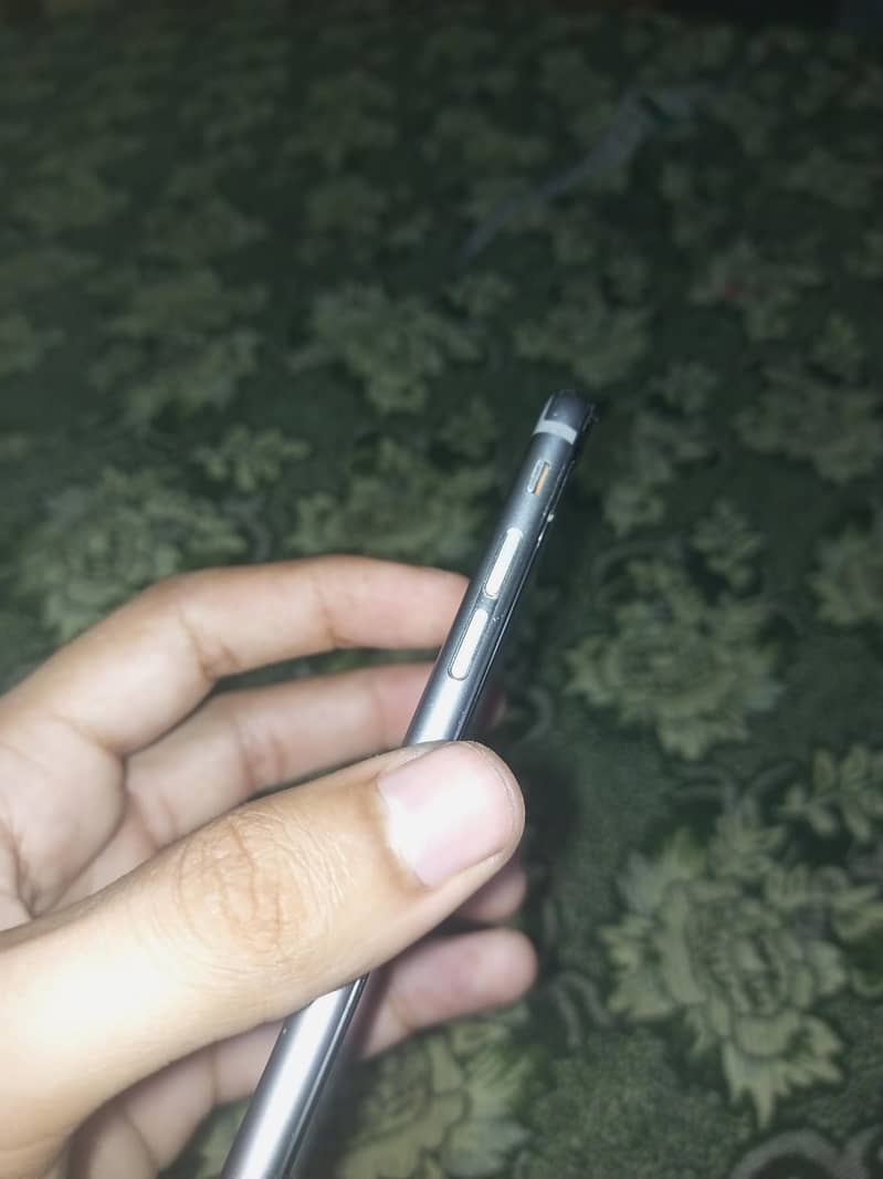 Apple iPhone 6S 1