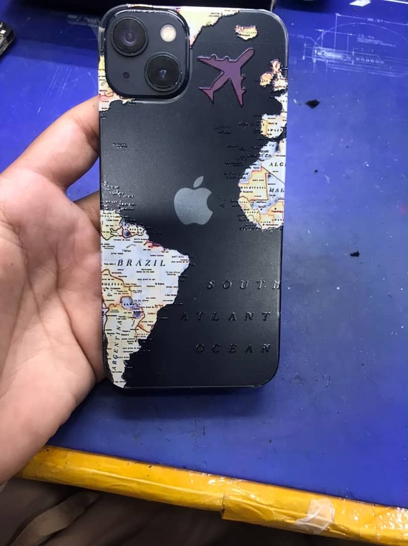 Apple iPhone 13 1