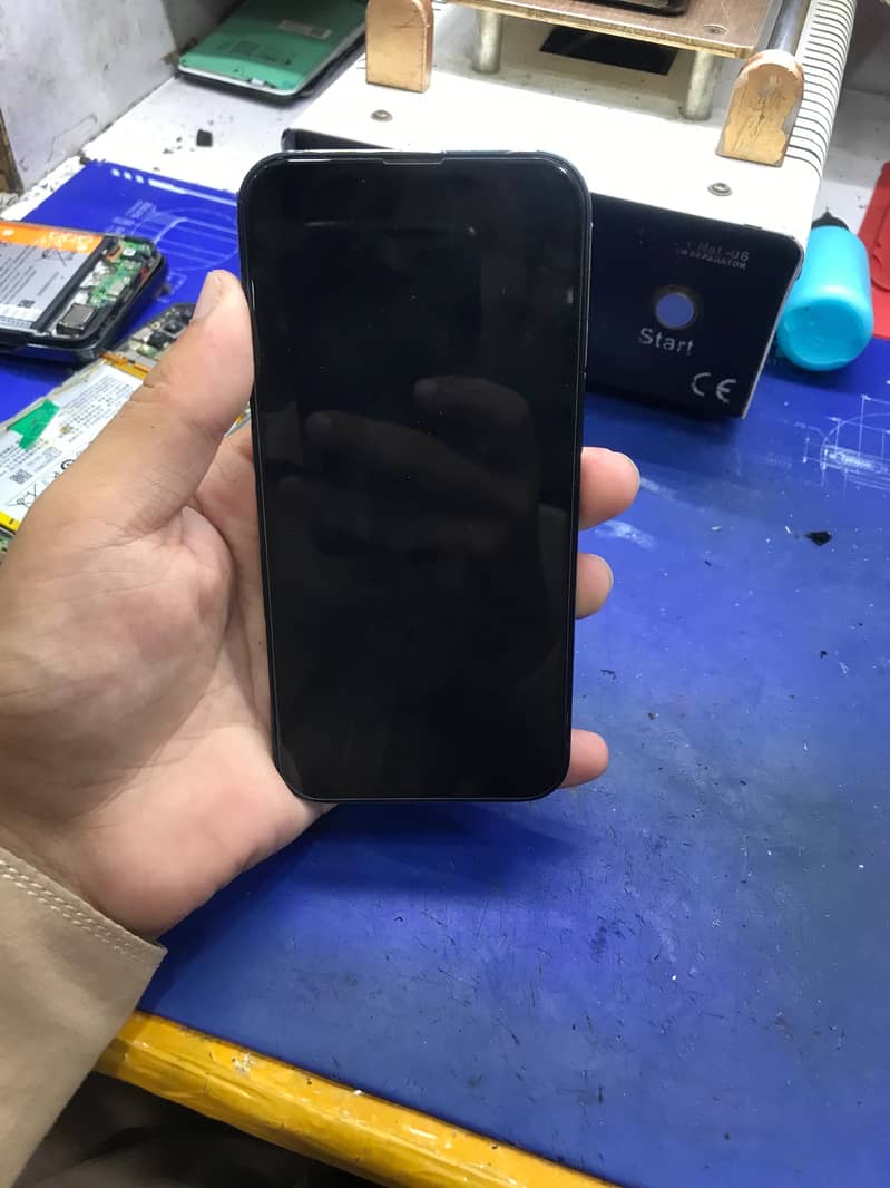 Apple iPhone 13 4