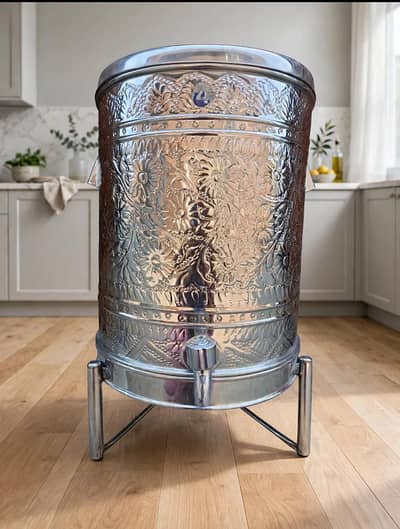 steel water cooler aur steel ata mati sadi aur design me available hai