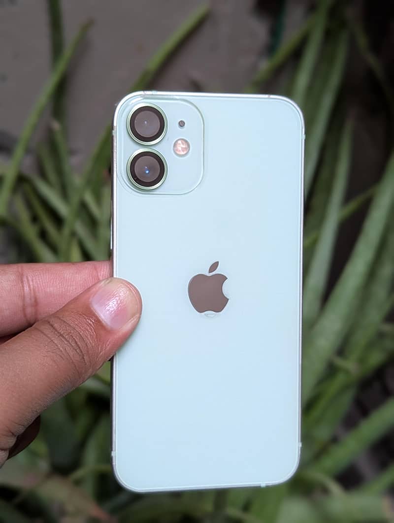 Apple iPhone 12 4