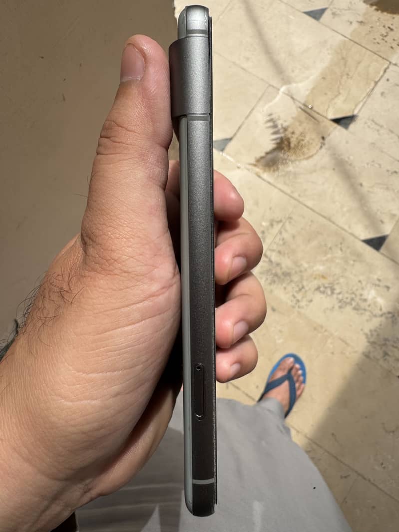 Google Pixel 8 4