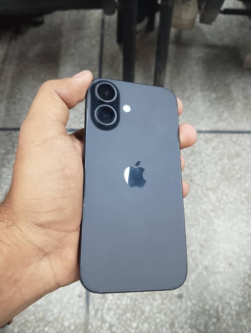 Apple iPhone 16 0