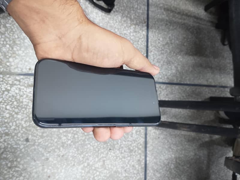 Apple iPhone 16 1