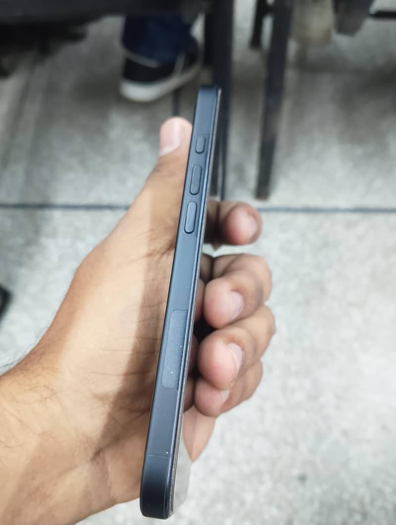 Apple iPhone 16 2