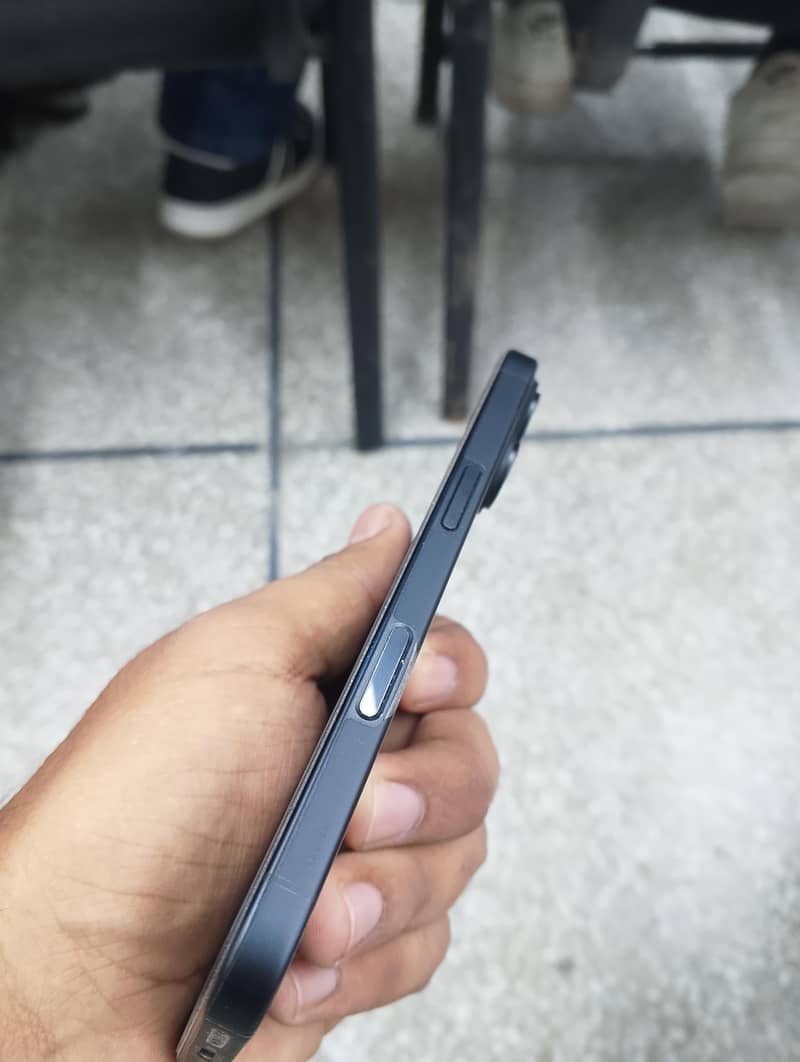 Apple iPhone 16 3