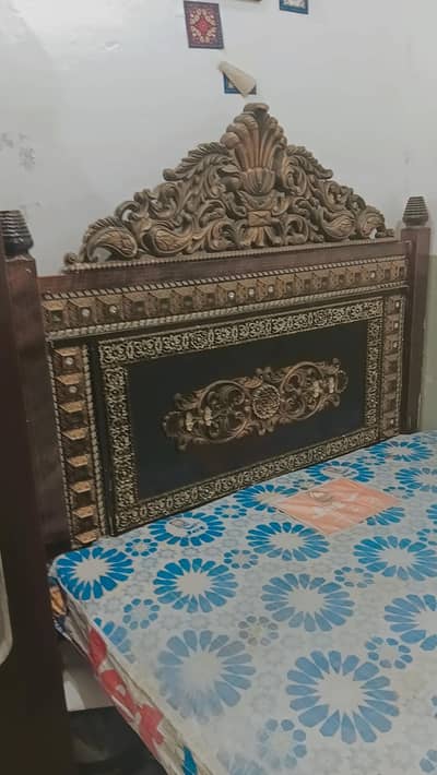 we sale iron bed in queen size wigh matres and almari