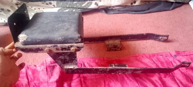 bhari metal ki seat hai bilkul ok hai