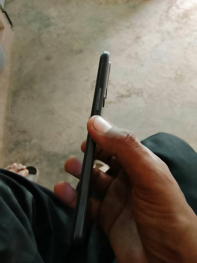Vivo V21 4