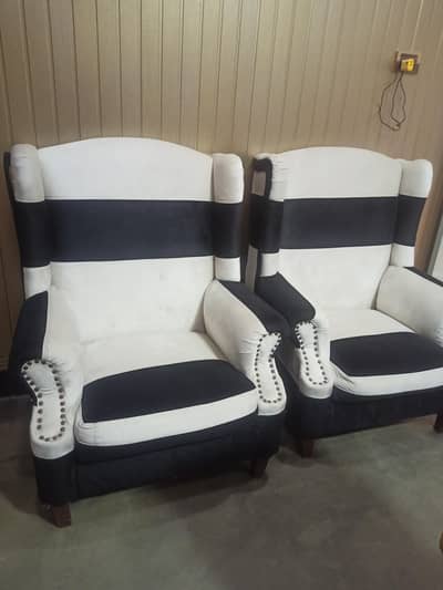 2 One Seater Sofa Chairs – Black & White