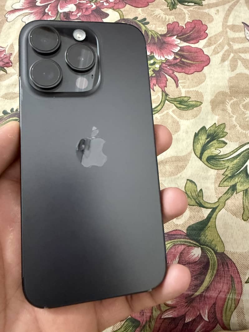 Apple iPhone 15 Pro 4