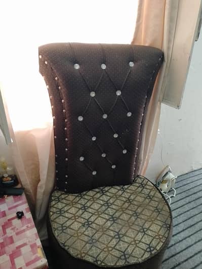 coffee table with 2 chairs
