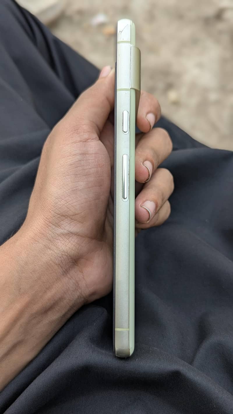 Google Pixel 7 4