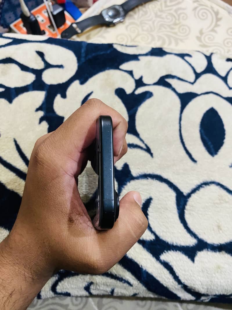 Apple iPhone 16 1