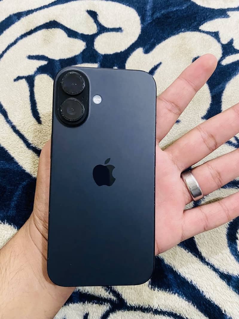 Apple iPhone 16 2