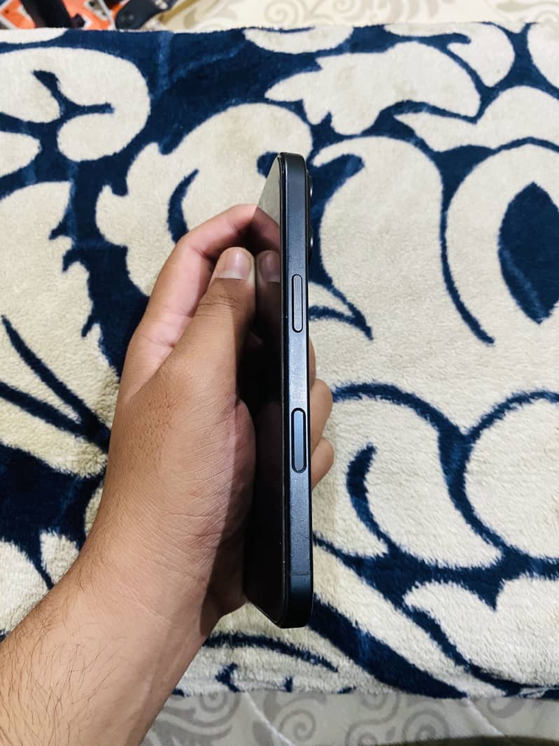 Apple iPhone 16 3