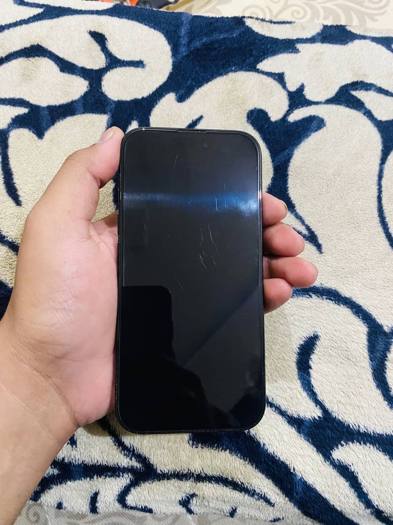 Apple iPhone 16 4