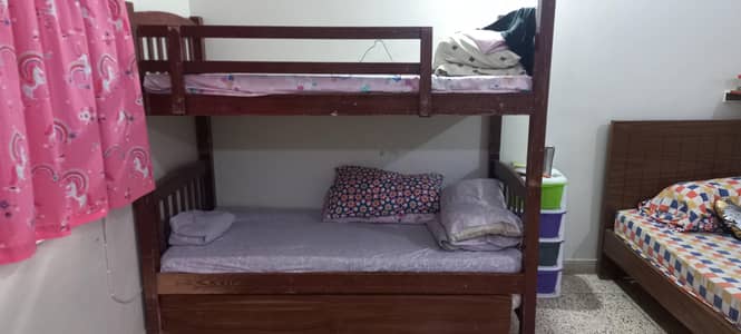 Triple bunk bed, with sliding bed