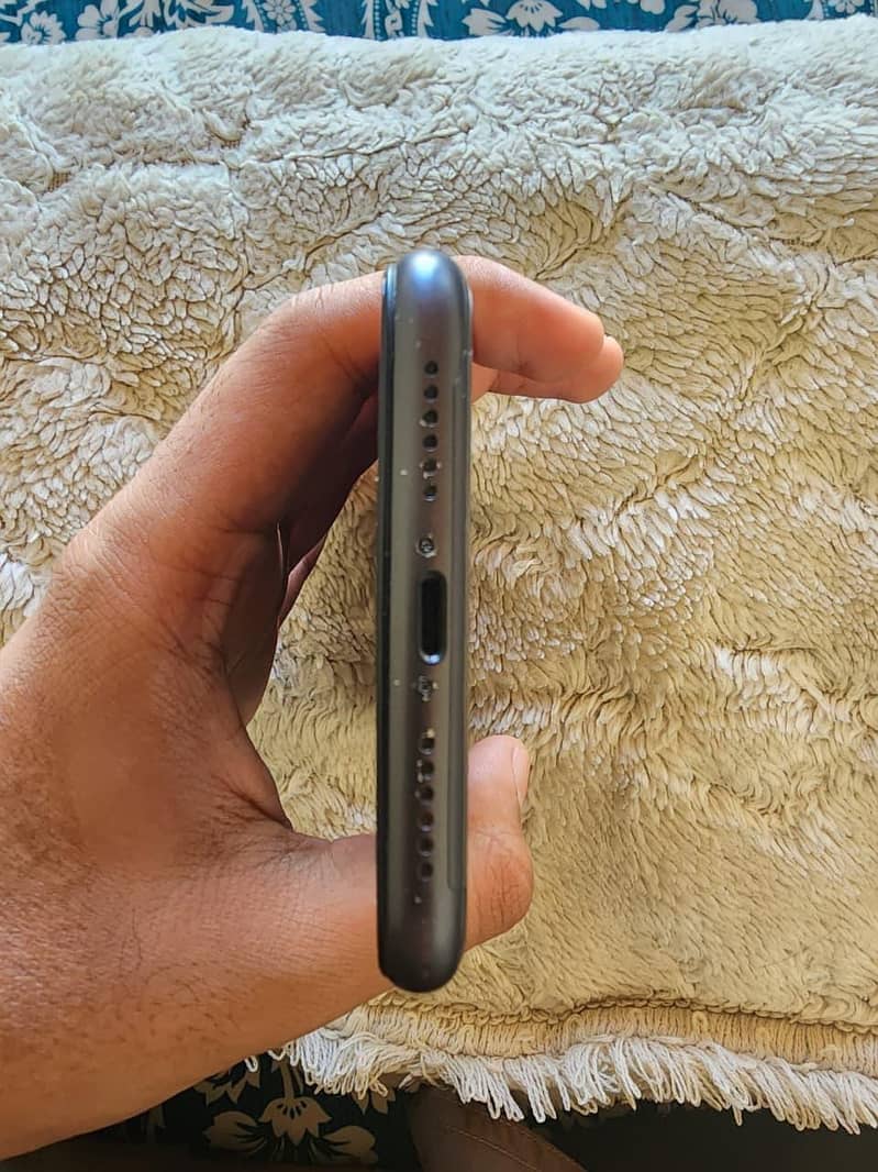 Apple iPhone 11 3